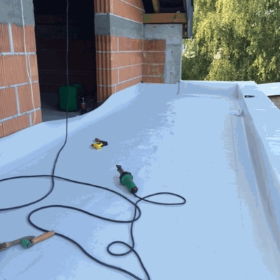 Wykonanie termoizolacji ze styropianu EPS100 oraz hydroizolacji z foli SikaPlan 15 G_6